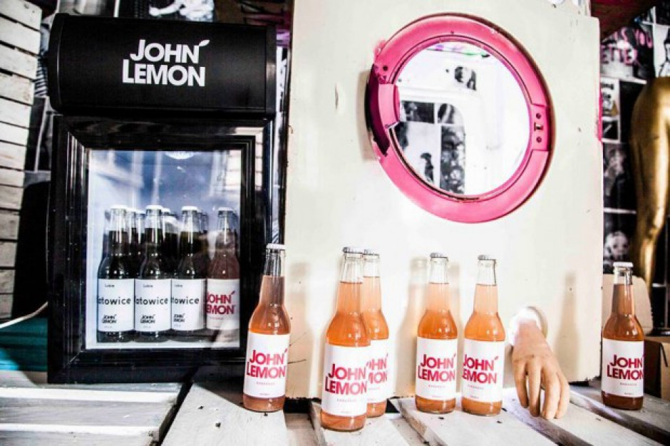 fot. za facebook.com/john.lemon.polska Producent napojów John Lemon zawarł ugodę z Yoko Ono. On Lemon nową nazwą