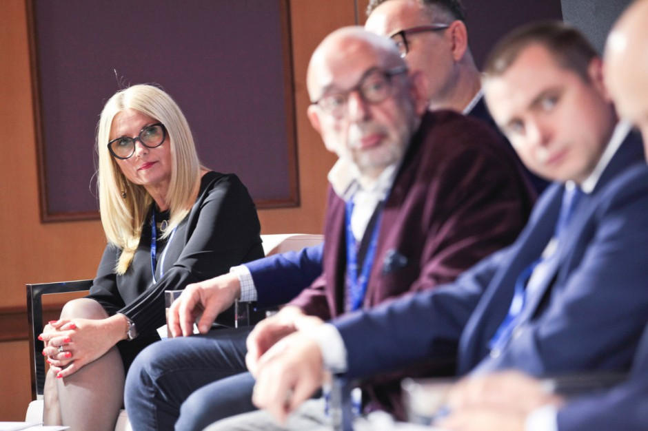 Property Forum 2017, sesja "Centra handlowe. Wiele funkcji pod jednym dachem – przepis na handel w nowym wydaniu" Uczestnicy Property Forum 2017: Zakupy to za mało. Co czeka galerie handlowe?