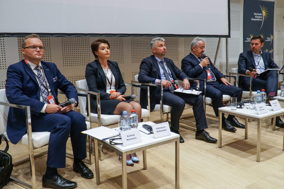 Na zdj. uczestnicy debaty, fot. Żelazna Studio WKG 2017: Skuteczne dostosowanie się do wymagań współczesnego klienta - pełna relacja