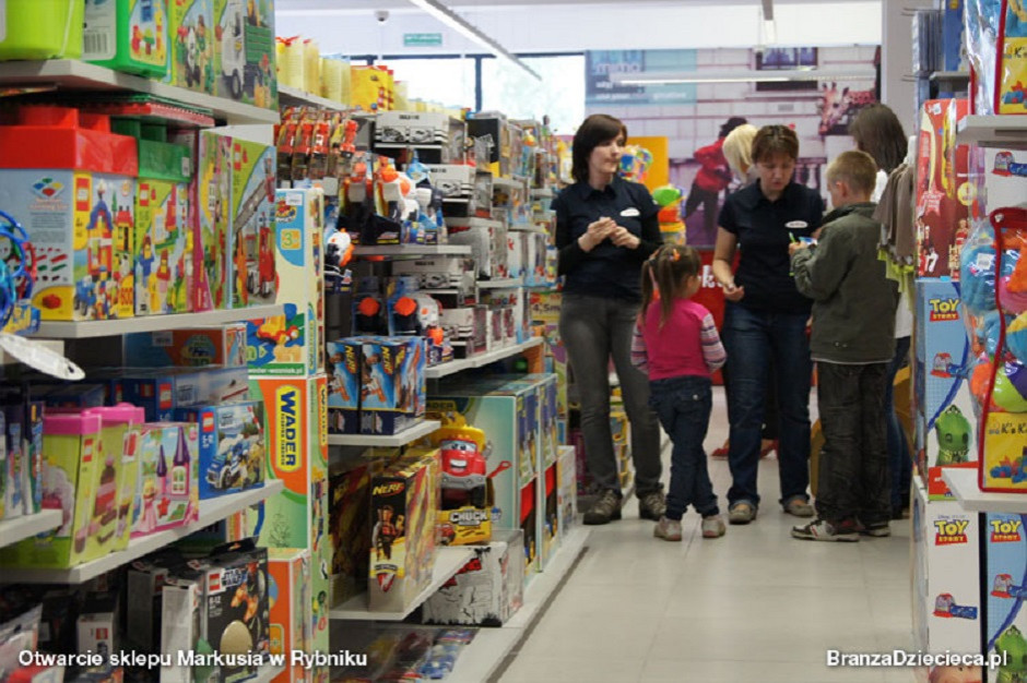 Polacy kupują zabawki w hipermarkecie lub on-line, na jedną średnio wydają 87 zł