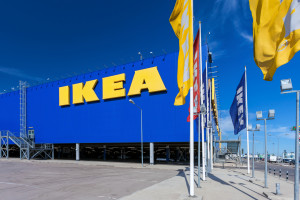 IKEA zachęca do... sikania na swoją reklamę. W nagrodę możliwa zniżka