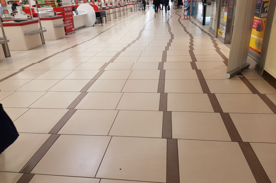 Fot. za trojmiasto.pl Podłoga z Auchan hitem sieci