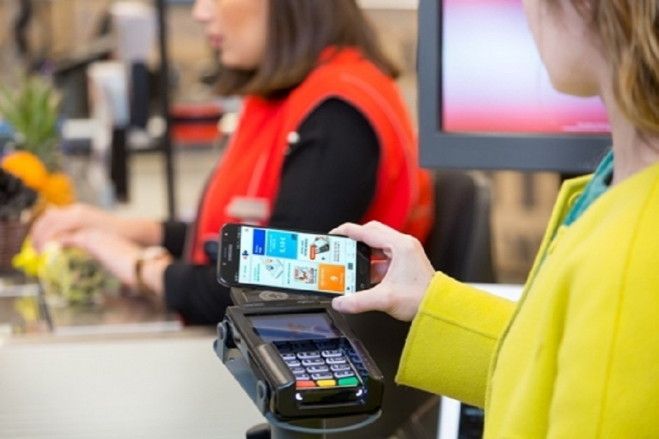 fot. Carrefour Carrefour realizuje plan transformacji cyfrowej. Wprowadza aplikację Carrefour Pay