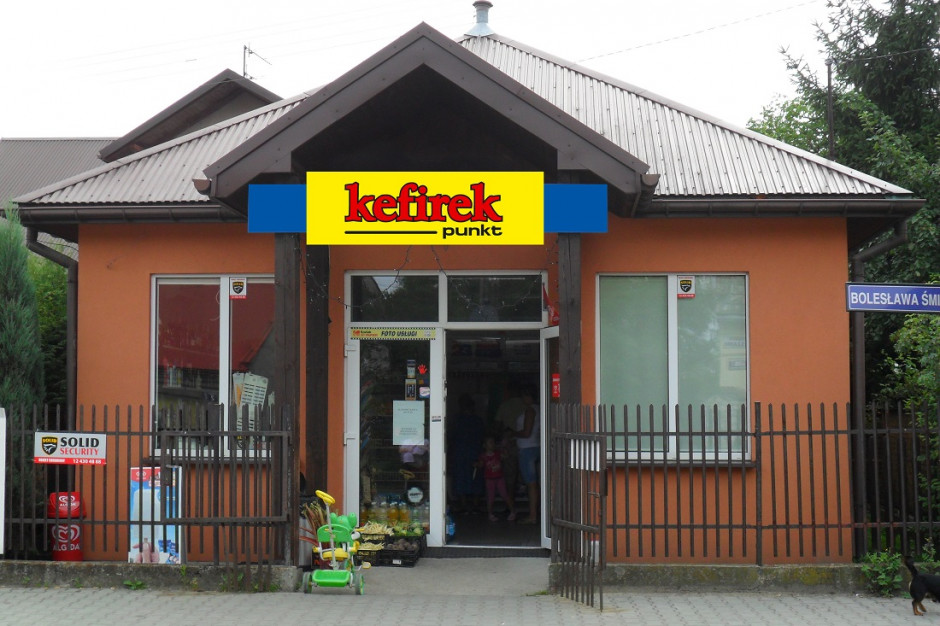 Na zdj. Spożywczy sklep franczyzowy Kefirek Punkt w Tyńcu. Fot. Kefirek Spar Polska złożył w UOKiK wniosek o przejęcie spółki Kefirek
