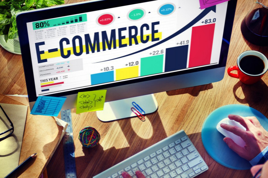Fot. Shutterstock.com W niedzielę 11 marca Polacy wydali 270 mln zł online