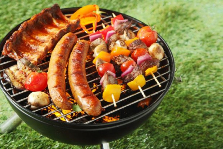 fot, Shutterstock Koszyk cen dlahandlu.pl: "Zestaw grillowy" w Lidlu to wydatek 66 zł, w Biedronce - 67 zł