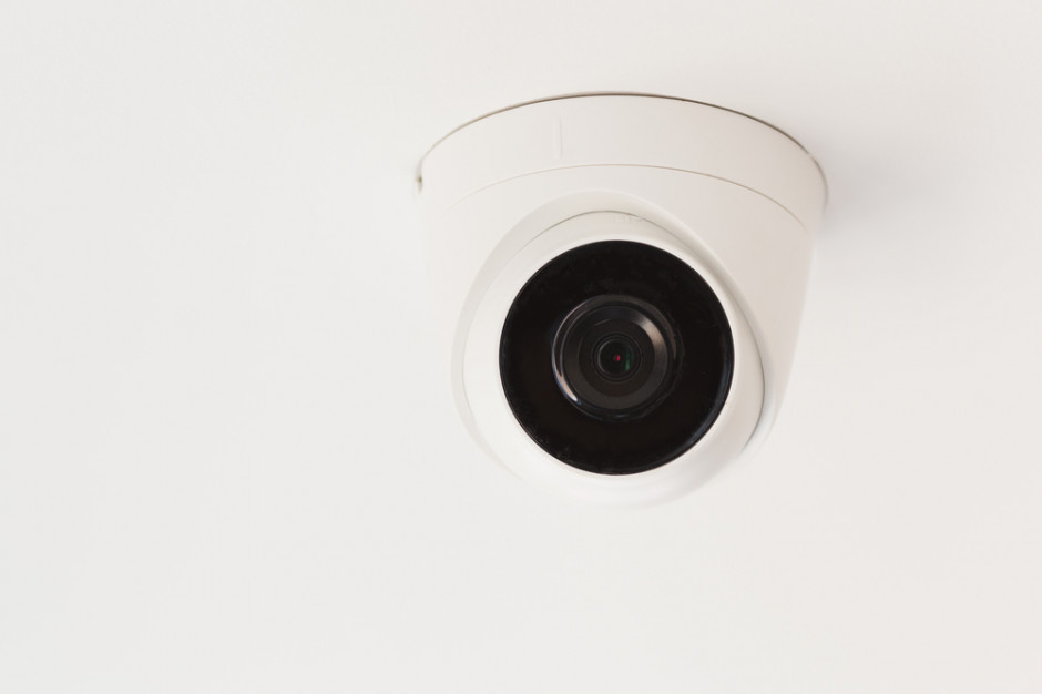 Fot. Shutterstock.com Sąd: Zwolniona za podjadanie towaru pracownica ma zostać ponownie zatrudniona