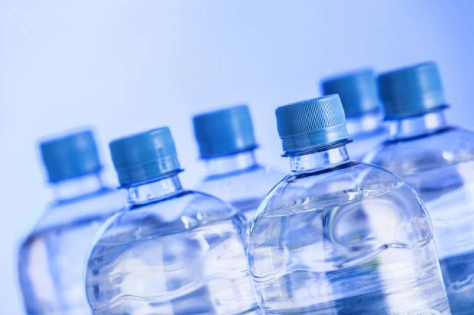 Fot. Shutterstock.com Co się składa na cenę wody w butelce