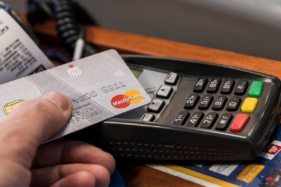 fot. MondayNews Badanie AdRetail: Plastikowy pieniądz wypiera gotówkę, ale bardzo powoli