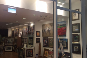 Galeria sztuki w galerii handlowej – sposobem na przyciągnięcie klientów?