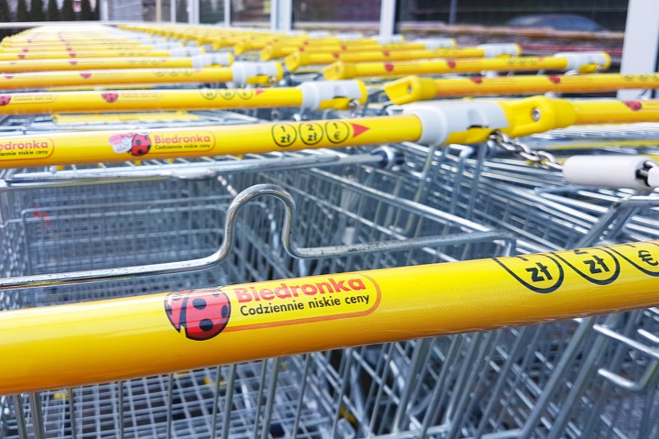 fot. Shutterstock Polski producent wózków dla Biedronki i Polomarketu przejmuje spółkę we Francji