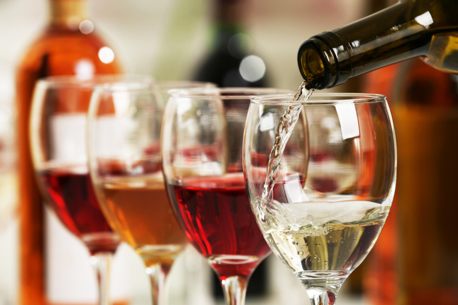 Fot. Shutterstock.com Raport: Ile wydajemy na wino i gdzie je kupujemy