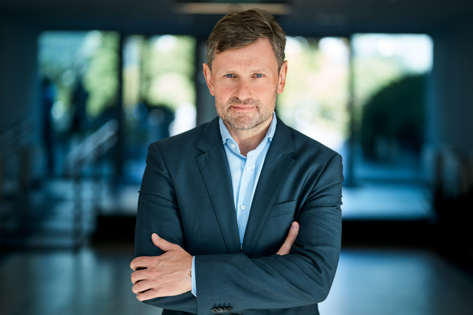 Na zdj. Dominik Branny, nowy prezes Makro Polska, fot. mat.pras. Dominik Branny zastąpi Erica Poirier na stanowisku prezesa Makro Polska