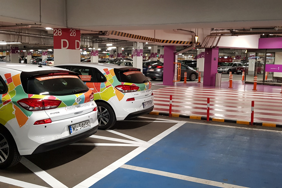 Auta 4mobility w CH Arkadia, fot. Carrefour Polska Carrefour Polska z usługą carsharingu 4mobility