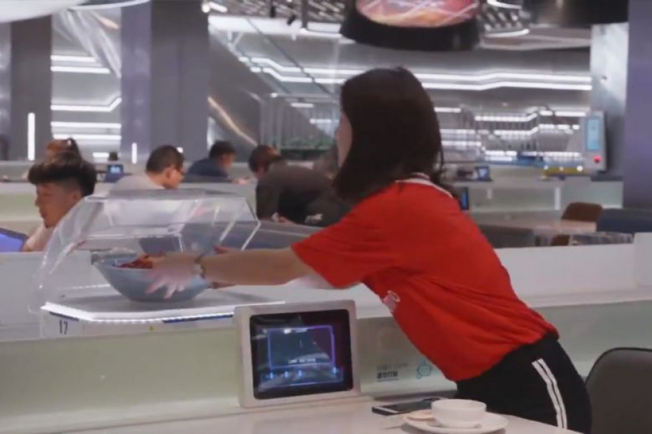 Fot. za Twitter/AlibabaGroup Roboty zamiast kelnerów - ruszyła pionierska restauracja Alibaby