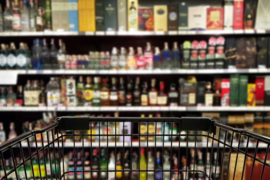 Fot. Shutterstock.com Krakowscy radni zwiększyli limit zezwoleń na sprzedaż alkoholu