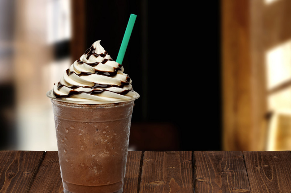 Fot. Shutterstock.com Starbucks do 2020 r. wycofa ze swoich kawiarni plastikowe słomki