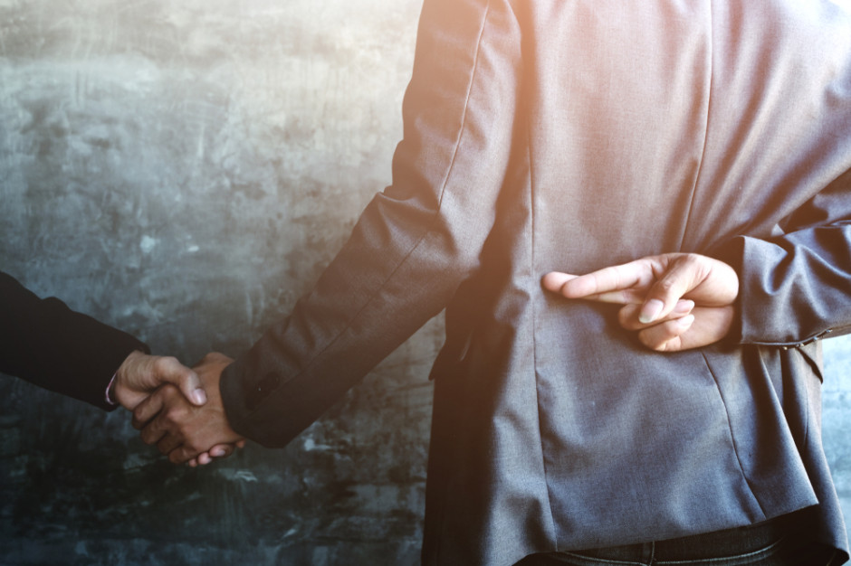 Fot. Shutterstock.com Badanie: Polacy są skłonni usprawiedliwiać nieetyczne zachowania finansowe