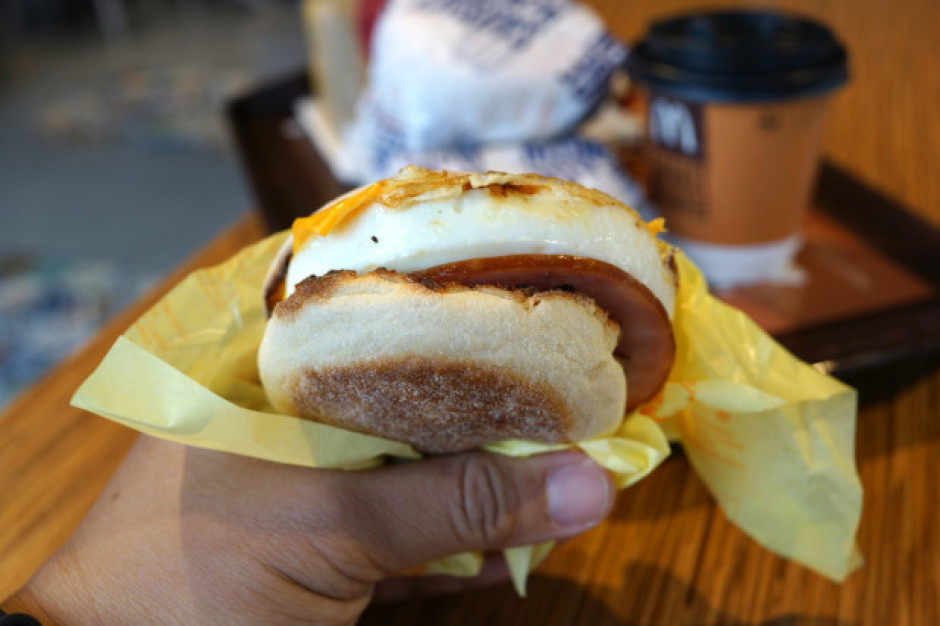Fot. Shutterstock.com Coraz chętniej jemy śniadania w fast-foodach