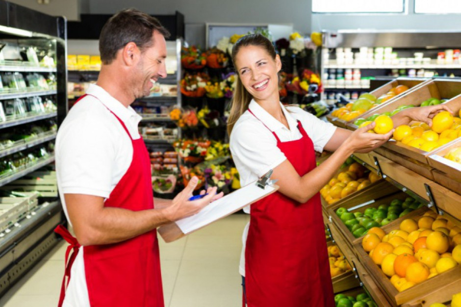 Fot. Shutterstock.com OPZZ apeluje o wprowadzenie wyższych płac za pracę w niedzielę