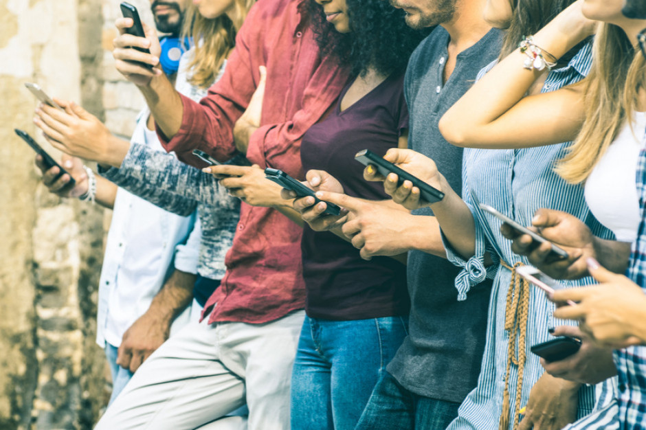 fot. Shutterstock Millenialsi nie potrafią odmówić sobie zakupów. Nawet na kredyt