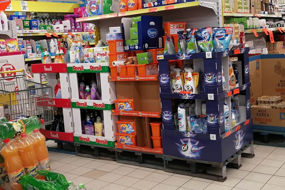 fot. Take Task Kosmetyki, słodycze i chemia dominują na standach w Lidlu i Biedronce