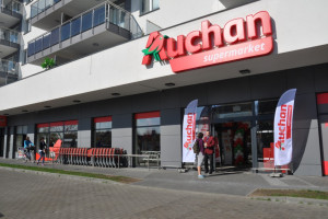 Zmiana szyldów Simply na Auchan potrwa do końca roku