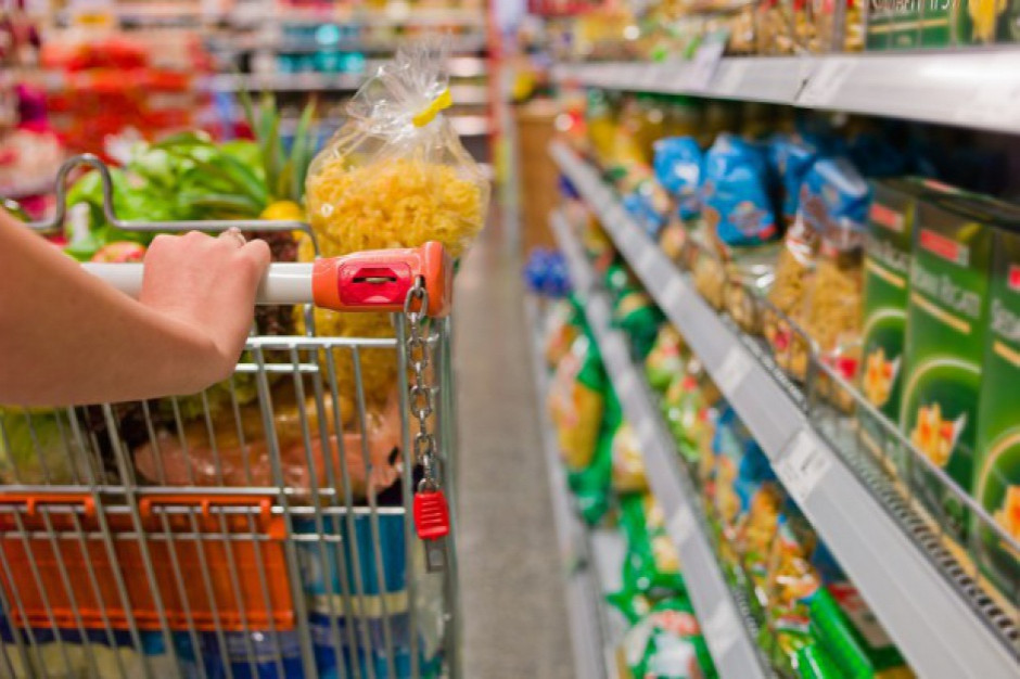 fot. Shutterstock Koszyk cen: Dwie sieci hipermarketów walczą o miano lidera cenowego