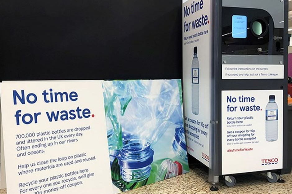 Fot. Tesco Plc Tesco wprowadza testowe maszyny do odbioru plastikowych butelek