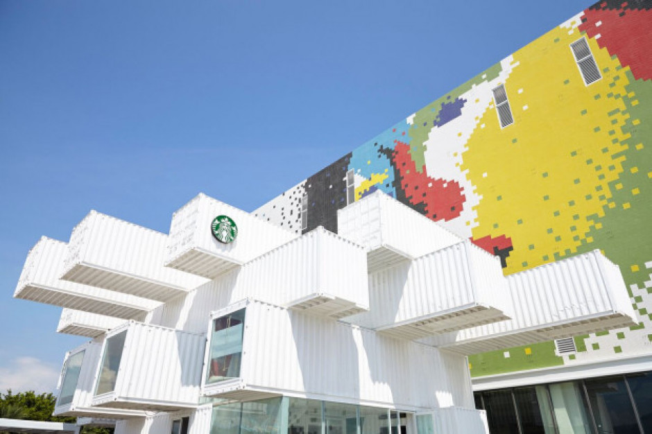 Fot. materiały prasowe Starbucks zbudował kawiarnię z kontenerów
