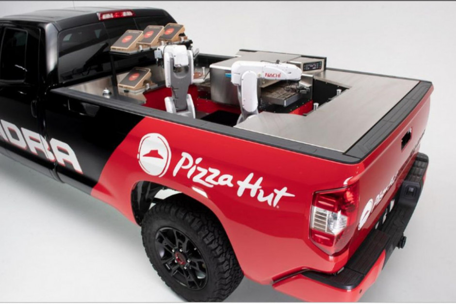 Fot. Pizza Hut Pizza Hut stworzyła mobilną fabrykę pizzy (wideo)
