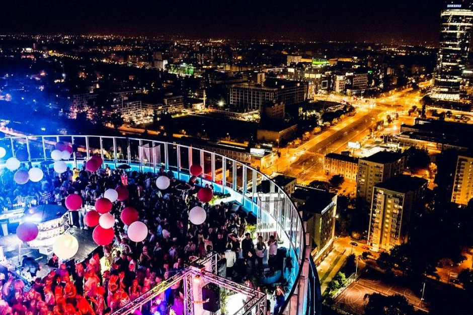 Na zdj. klub Level 27, w budynku „Millenium Plaza” w Warszawie. Fot. level27.pl C&W: Lokal gastronomiczny na dachu to korzyść dla wszystkich najemców budynku