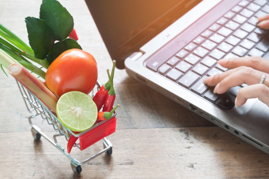 Fot. Shutterstock Co czwarty Polak kupuje żywność w internecie