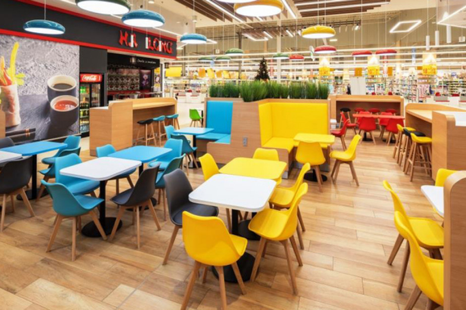 Strefa restauracyjna CH Auchan Żory, fot.materiały prasowe CH Auchan Żory po modernizacji