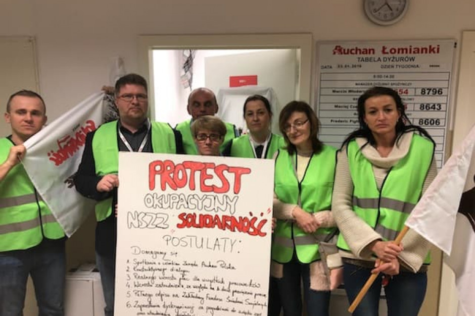 fot. za Solidarność Mazowsze Związkowcy z Auchan okupują hipermarket w Łomiankach