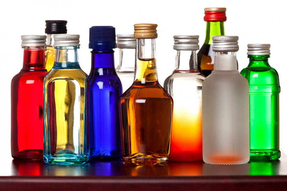 Fot. Shutterstock.com Małe butelki alkoholi zyskują na popularności
