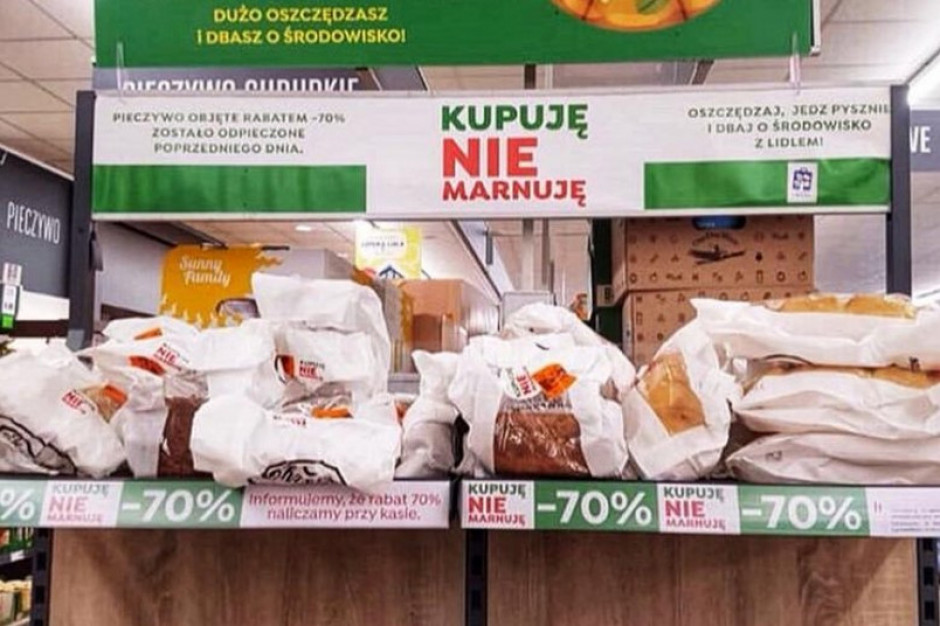 Foto za: opcja.promocja / Instagram Półka "Kupuję, nie marnuję" w 150 sklepach Lidl