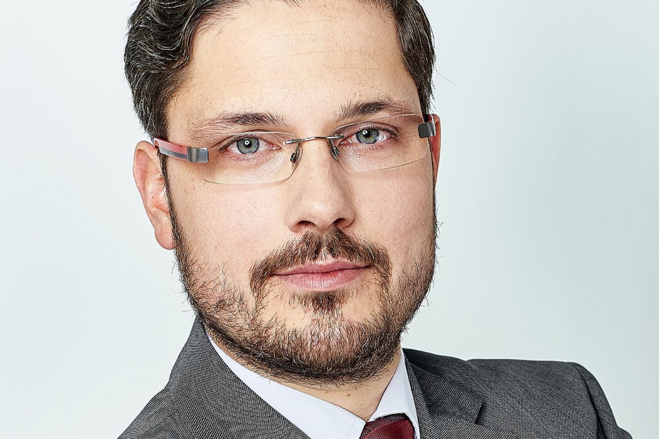 Na zdj. Michał Holeksa, wiceprezes UOKiK. Fot. materiały prasowe Wiceprezes UOKiK: Urząd wkroczy, gdy wartość niezapłaconych faktur przekroczy 500 tys. zł
