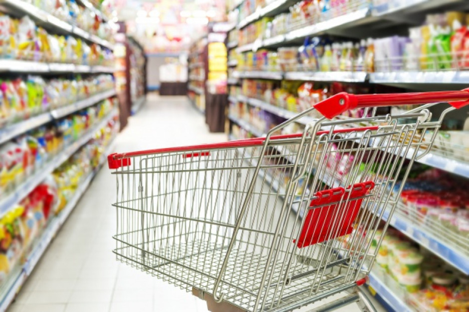 Fot. Shutterstock.com Premier o zakazie handlu: Małe sklepy miały rosnąć w siłę, ale niekoniecznie tak się stało