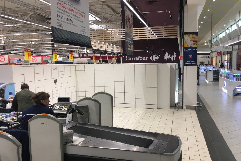 fot. Swipbox Po Biedronce czas na Carrefour. Swipbox z pierwszym urządzeniem w CH Targówek