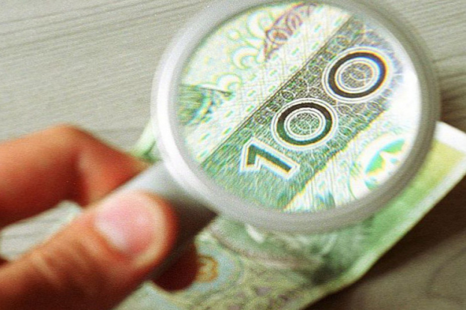 Fot. Fotolia Polacy są spokojni o swoją pracę, ale mniej niż połowa jest zadowolona z pensji