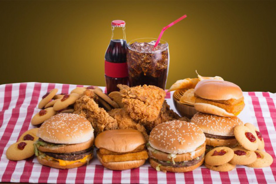 Fot. Shutterstock.com MEN: Szkolne wycieczki mają omijać sieci fast-food