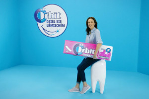 Magdalena Różczka w kampanii gum Orbit