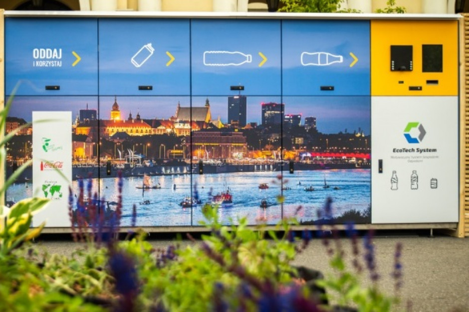 Fot. za UM Warszawa Warszawiacy oddali do recyklomatów ponad 100 tys. sztuk surowców