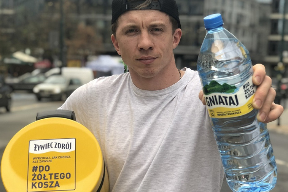 Fot. materiały prasowe Celebryci i Żywiec Zdrój pokazują, że butelki po plastiku należy wrzucać do żółtego kosza