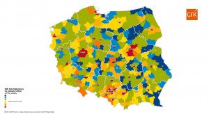 Kolorem niebieskim na mapie oznaczono powiaty o najniższej wartości rynku e-commerce, z kolei kolorem czerwonym wyróżniono powiaty o wysokiej wartości rynku online. Zaobserwowano duże dysproporcje w wartości sumarycznej przeznaczanej przez mieszkańców na zakupy produktów w sklepach internetowych.