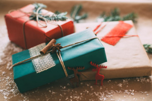 Połowa polskich konsumentów kupuje świąteczne prezenty jeszcze przed grudniem