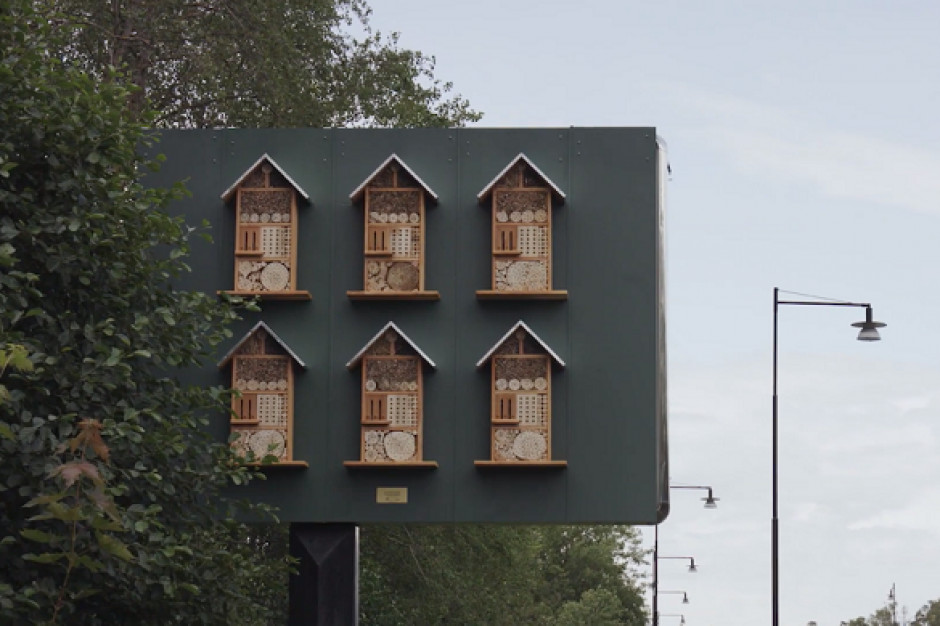 Fot. materiały prasowe McDonald’s instaluje na billboardach z reklamami miniaturowe ule dla pszczół