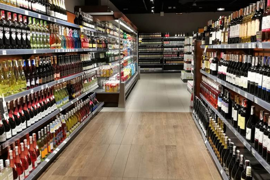 Sprzedaż alkoholu w sklepach autonomicznych może okazać się nieopłacalna. Hamulcem przepisy