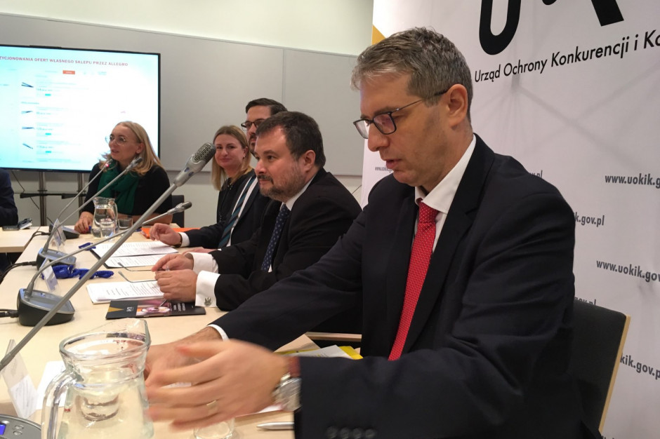 Konferencja UOKiK, fot. dlahandlu.pl UOKiK: Allegro nadużywało pozycji dominującej. Firma nie zgadza się z zarzutami